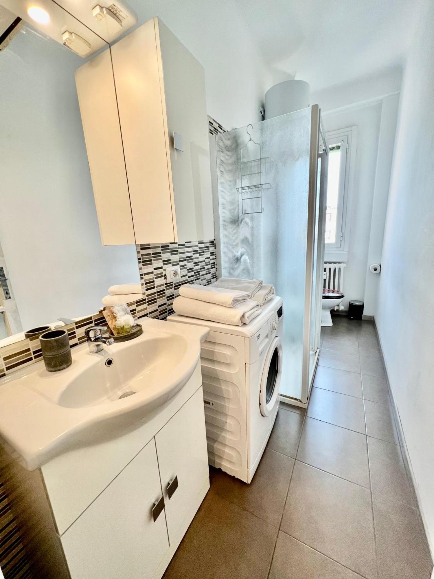 Cozy Apartment 3 Km Away From Duomo Milan Extérieur photo